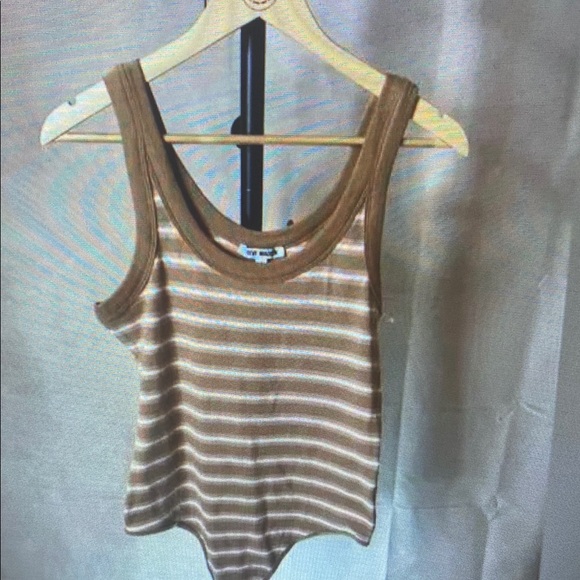 Tan and White Ribbed Sleeveless Fitted Tank Top - Picture 1 of 2